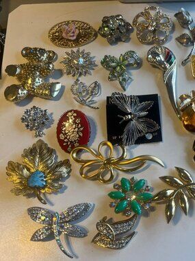 Vintage Designer Brooch Lot 25pc – Trifari Monet Sarah Coventry 1928 Rhinestone